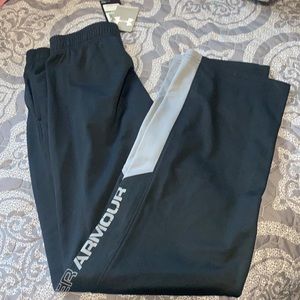 Boys Under Armour pants. Size boys large.